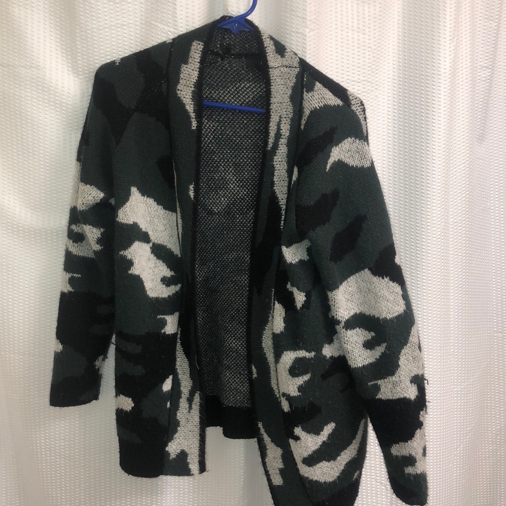 Trendy Camo Cardigan